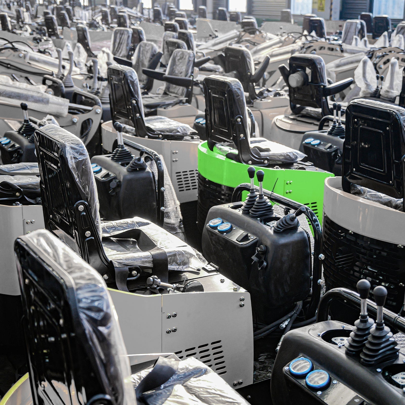 13.5 HP,1-ton Green Mini Excavator, Gasoline, With Thumb Clip For Sale