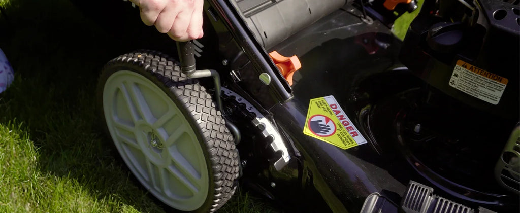 Self Propelled Lawn Mower Yard Force Briggs Stratton 150cc Engine 22-inch Deck 3-in-1 Mulch Bag Side Discharge 12-inch Wheels