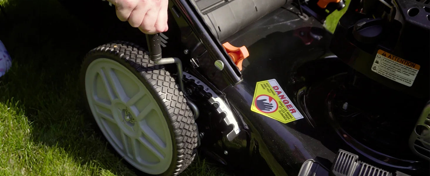 Self Propelled Lawn Mower Yard Force Briggs Stratton 150cc Engine 22-inch Deck 3-in-1 Mulch Bag Side Discharge 12-inch Wheels