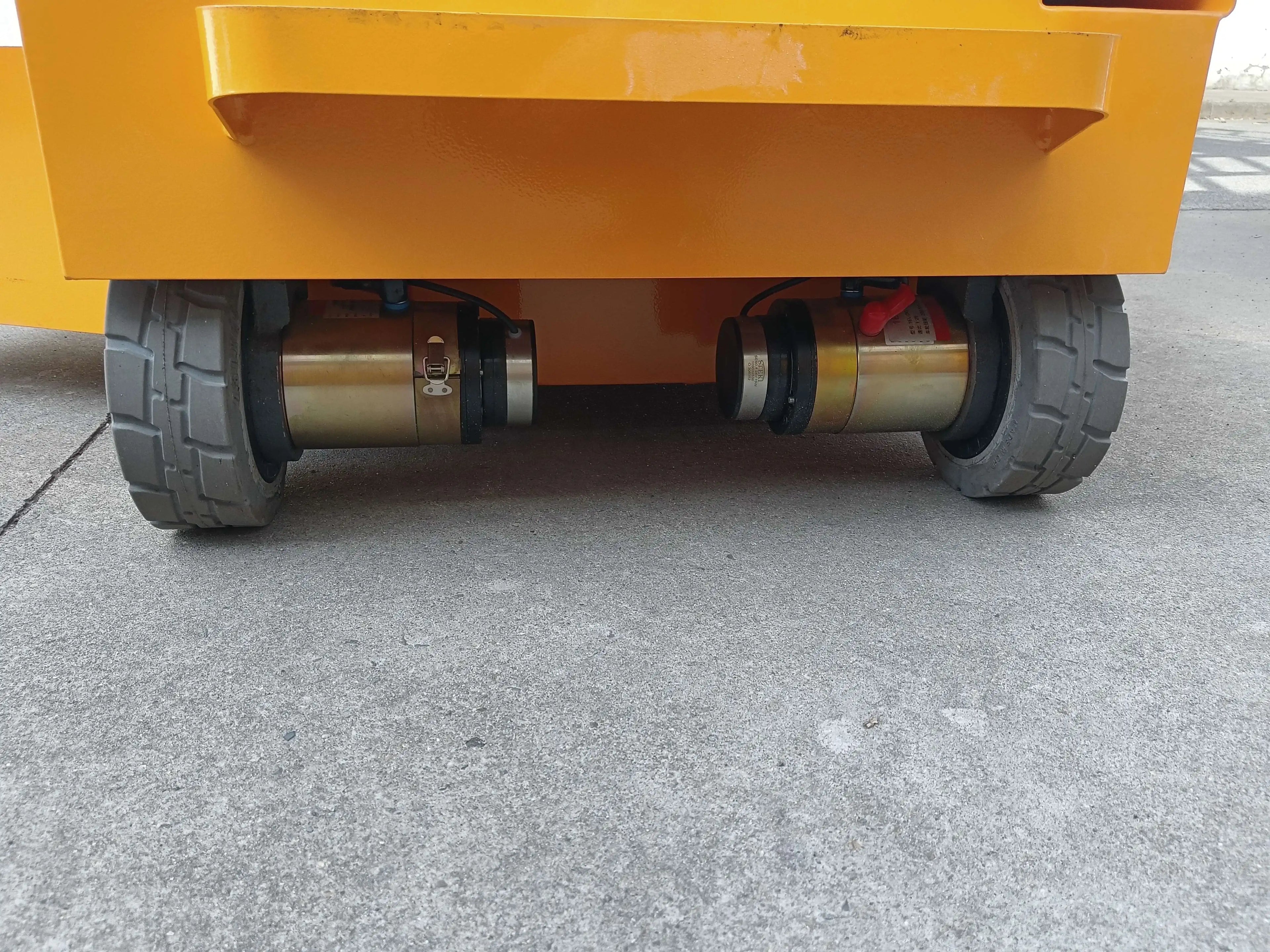 Scissor Lifter 300KG Elevated Work Platform 3m, 3.9m, 4m Self Propelled Scissor Mobile Electric Lift Platforms for Sale