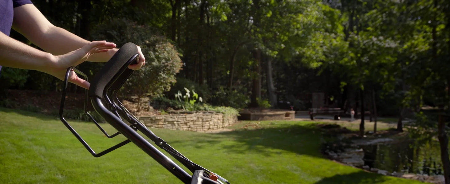 Self Propelled Lawn Mower Yard Force Briggs Stratton 150cc Engine 22-inch Deck 3-in-1 Mulch Bag Side Discharge 12-inch Wheels