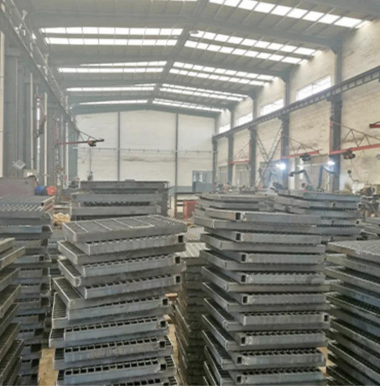 Outdoor Vertical Cage Ladders Steel Fiberglass FRP Material Angled Steel Cat Cage Step Ladder for Fire Escape Access