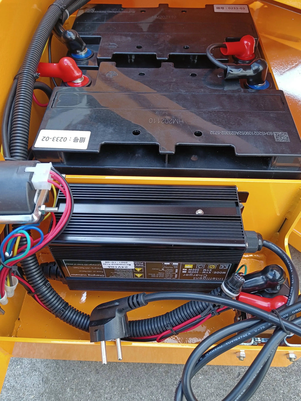 Scissor Lifter 300KG Elevated Work Platform 3m, 3.9m, 4m Self Propelled Scissor Mobile Electric Lift Platforms for Sale